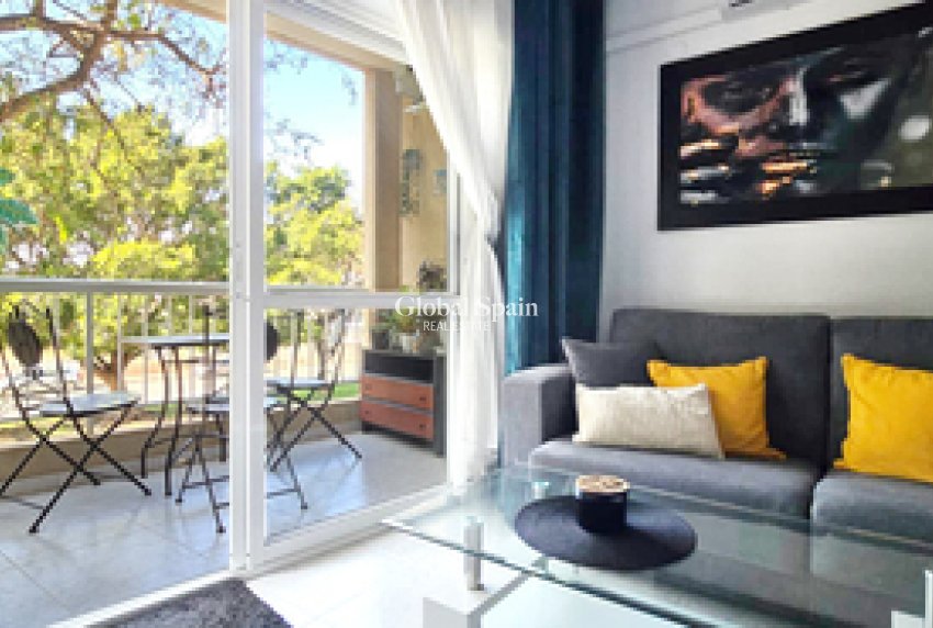 Wederverkoop - APPARTEMENT -
TORREVIEJA - Costa Blanca