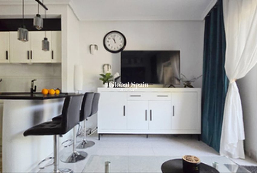 Wederverkoop - APPARTEMENT -
TORREVIEJA - Costa Blanca