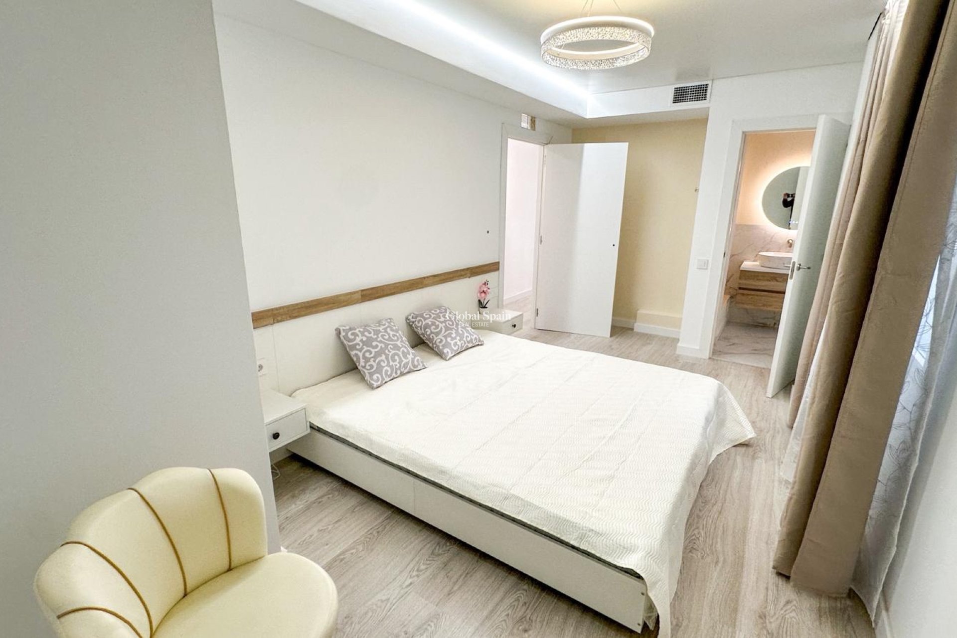 Wederverkoop - APPARTEMENT -
TORREVIEJA - Costa Blanca