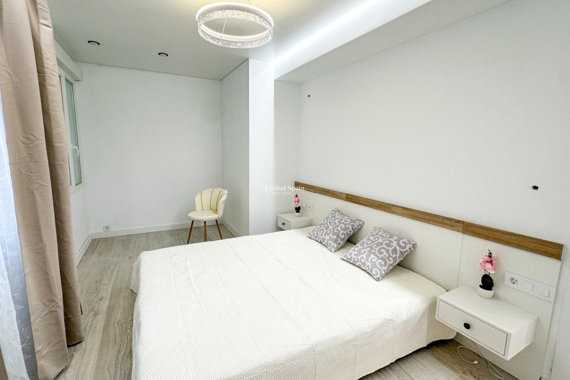 Wederverkoop - APPARTEMENT -
TORREVIEJA - Costa Blanca