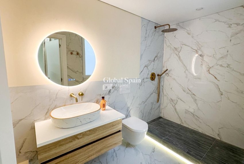 Wederverkoop - APPARTEMENT -
TORREVIEJA - Costa Blanca