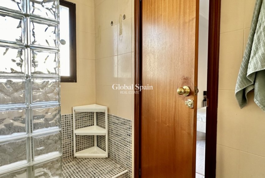Wederverkoop - APPARTEMENT -
TORREVIEJA - Costa Blanca