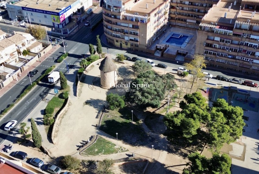 Wederverkoop - APPARTEMENT -
TORREVIEJA - Costa Blanca