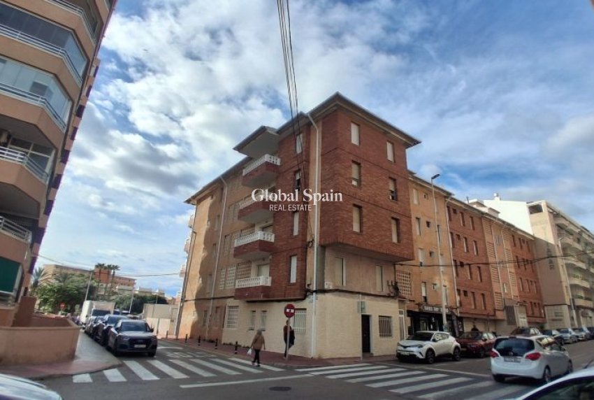 Wederverkoop - APPARTEMENT -
TORREVIEJA - Costa Blanca