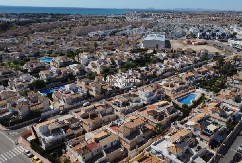Wederverkoop - APPARTEMENT -
TORREVIEJA - Costa Blanca