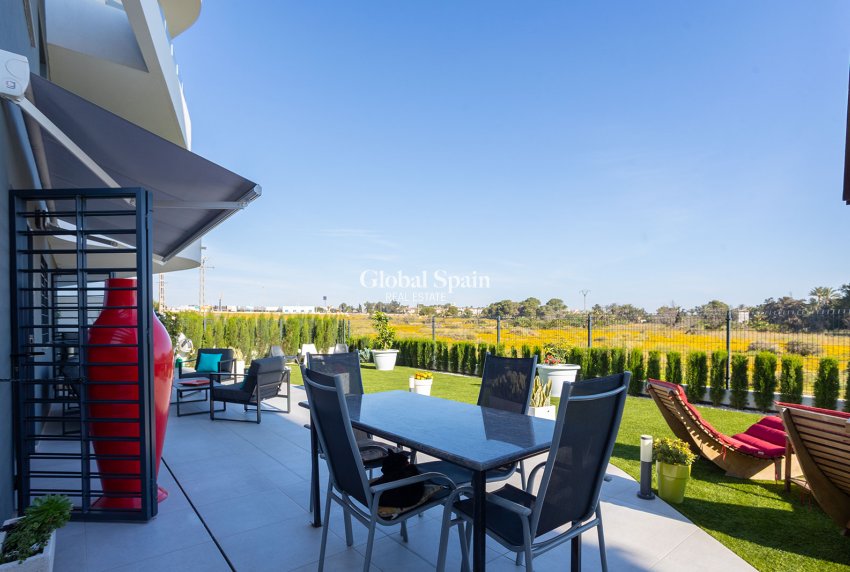 Wederverkoop - APPARTEMENT -
TORREVIEJA - Costa Blanca