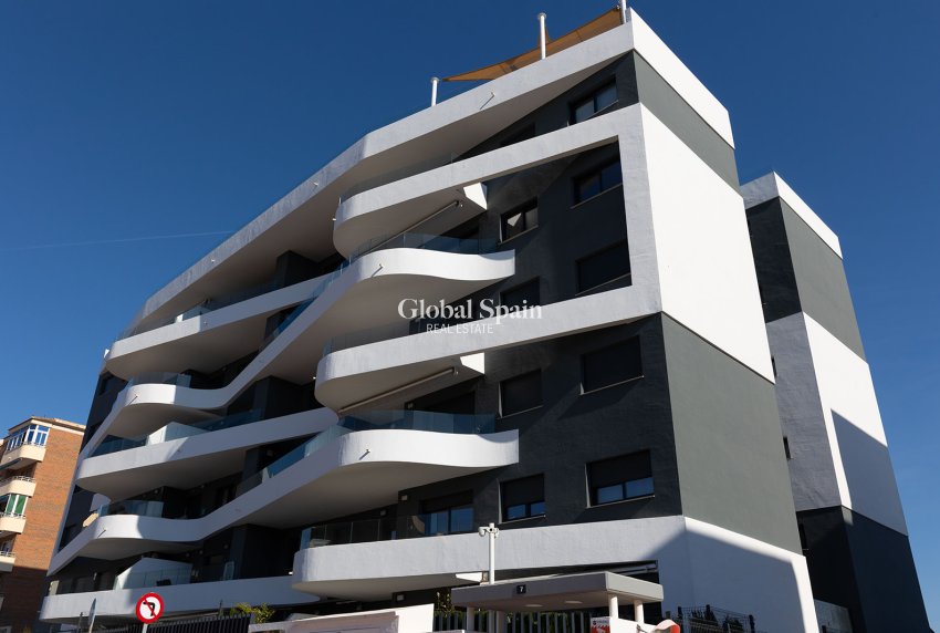 Wederverkoop - APPARTEMENT -
TORREVIEJA - Costa Blanca