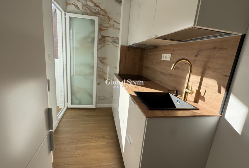 Wederverkoop - APPARTEMENT -
TORREVIEJA - Costa Blanca