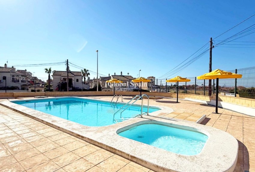 Wederverkoop - APPARTEMENT -
TORREVIEJA - Costa Blanca