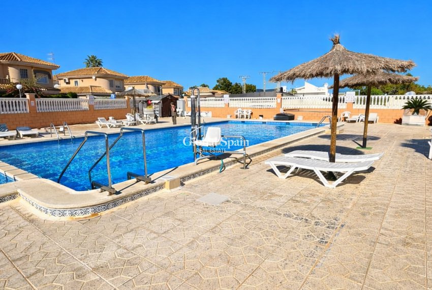 Wederverkoop - APPARTEMENT -
TORREVIEJA - Costa Blanca