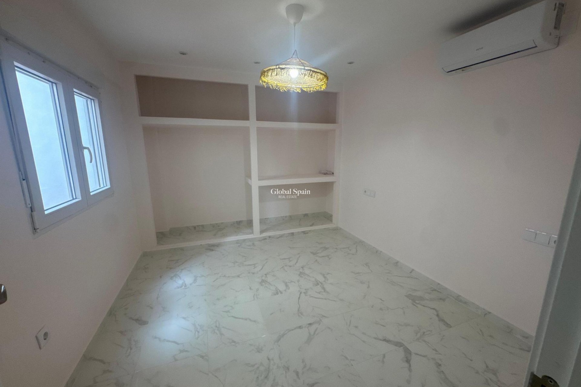 Wederverkoop - APPARTEMENT -
TORREVIEJA - Costa Blanca