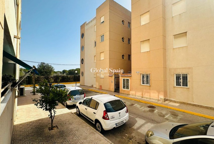 Wederverkoop - APPARTEMENT -
TORREVIEJA - Costa Blanca