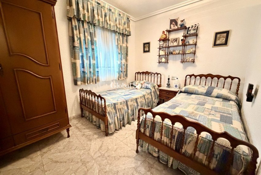 Wederverkoop - APPARTEMENT -
TORREVIEJA - Costa Blanca