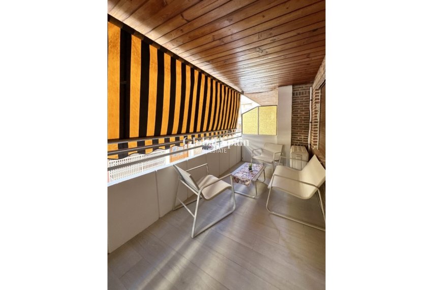 Wederverkoop - APPARTEMENT -
TORREVIEJA - Costa Blanca