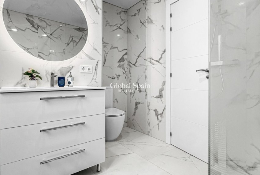 Wederverkoop - APPARTEMENT -
TORREVIEJA - Costa Blanca