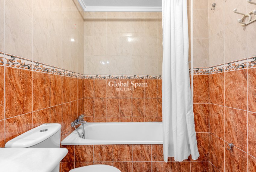 Wederverkoop - APPARTEMENT -
TORREVIEJA - Costa Blanca