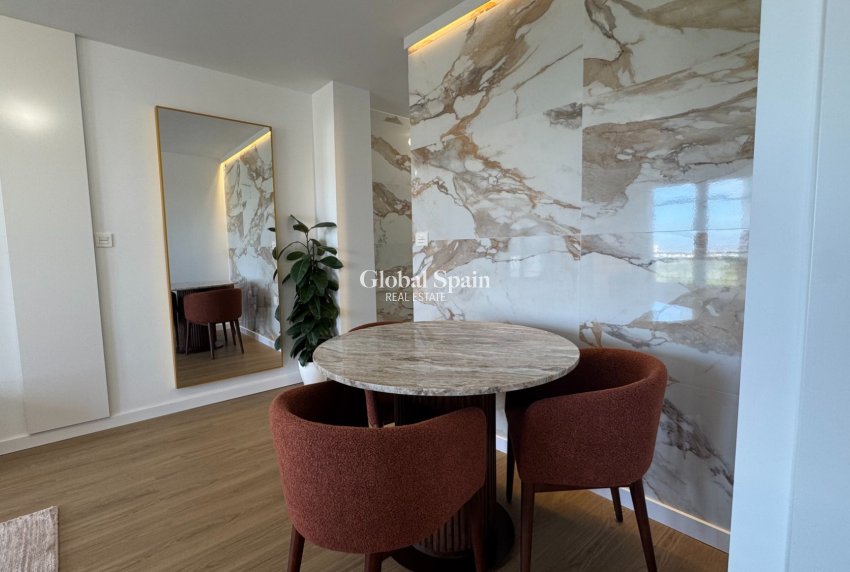 Wederverkoop - APPARTEMENT -
TORREVIEJA - Costa Blanca