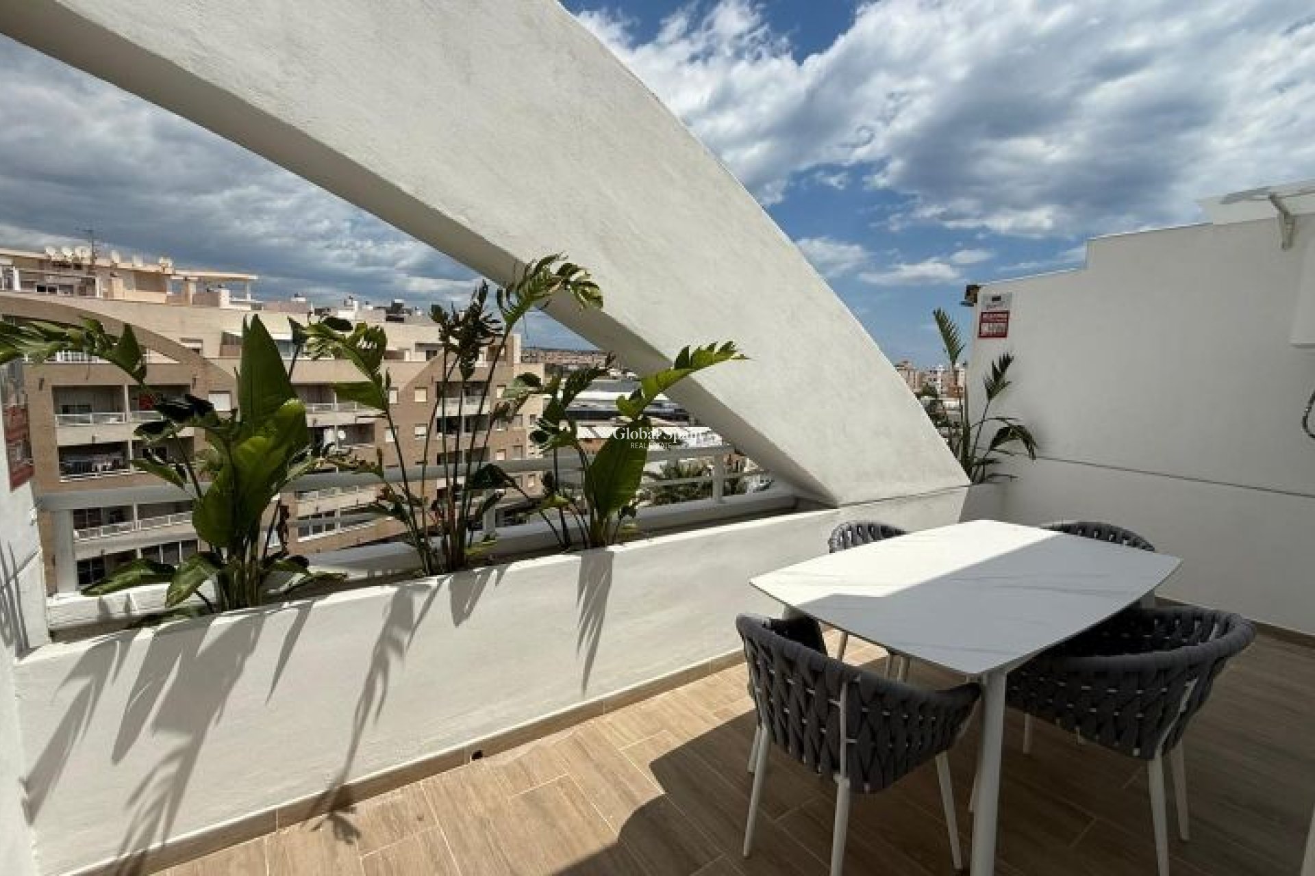 Wederverkoop - APPARTEMENT -
TORREVIEJA - Costa Blanca