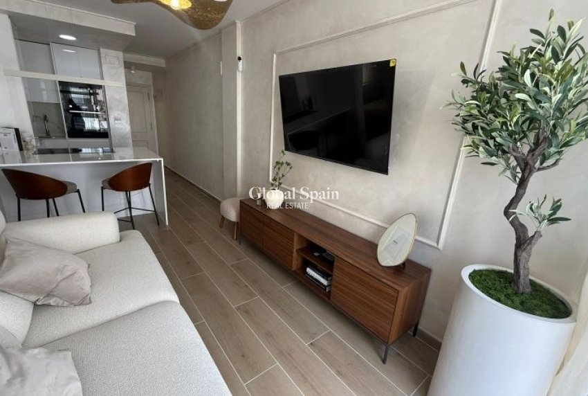Wederverkoop - APPARTEMENT -
TORREVIEJA - Costa Blanca