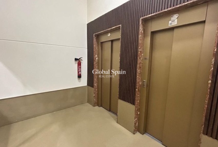 Wederverkoop - APPARTEMENT -
TORREVIEJA - Costa Blanca