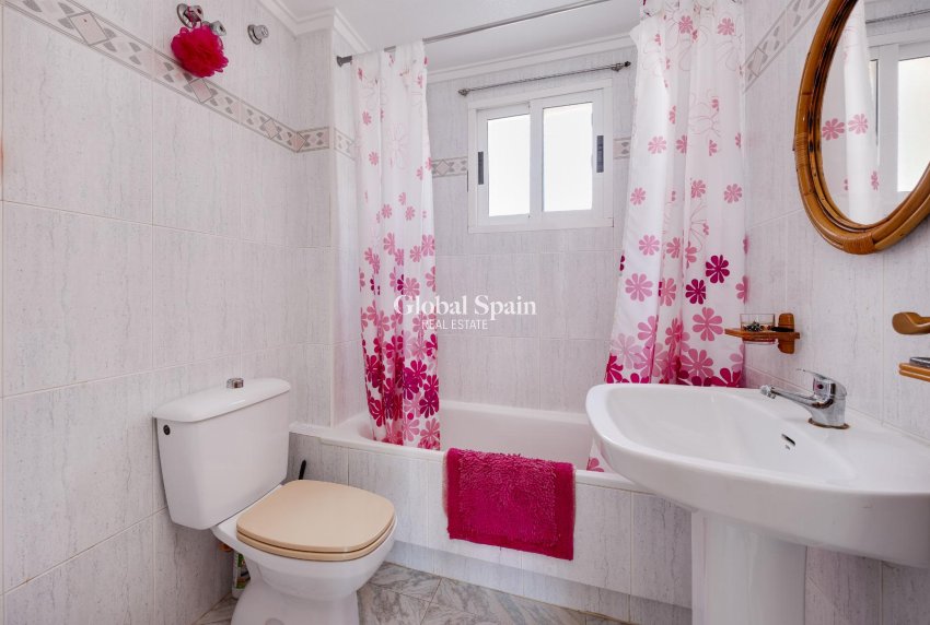 Wederverkoop - APPARTEMENT -
TORREVIEJA - Costa Blanca