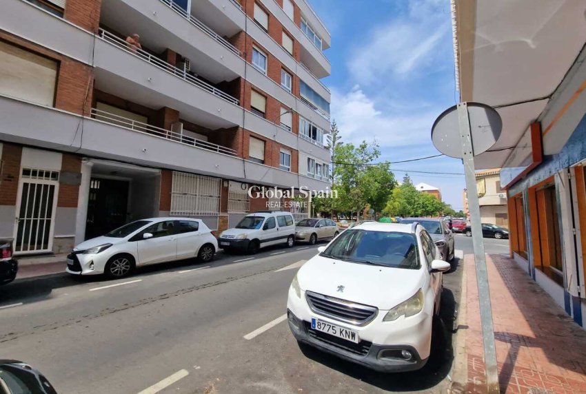 Wederverkoop - APPARTEMENT -
TORREVIEJA - Costa Blanca