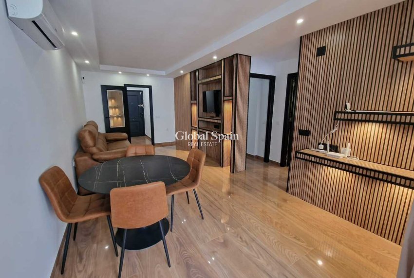 Wederverkoop - APPARTEMENT -
TORREVIEJA - Costa Blanca