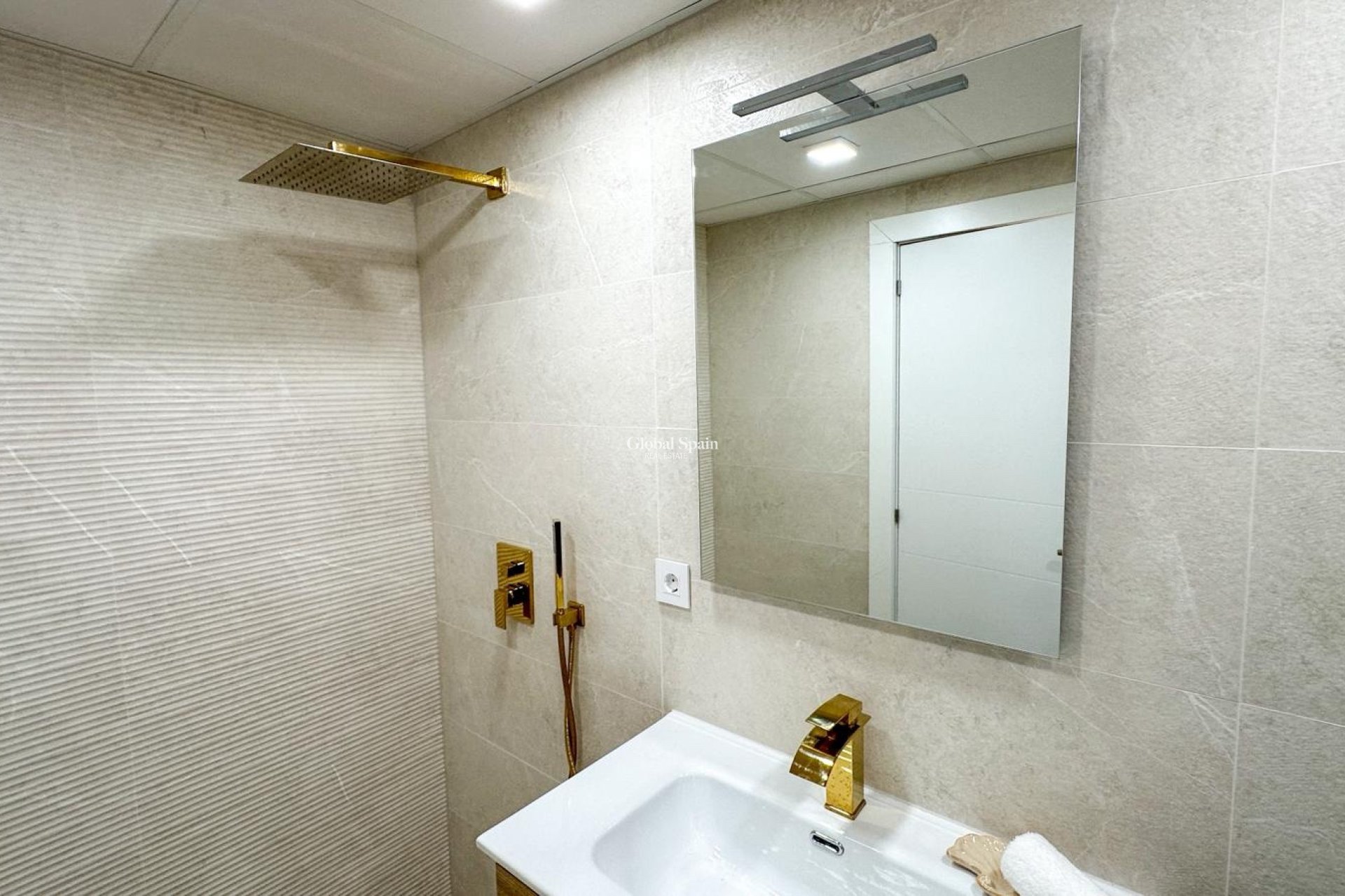Wederverkoop - APPARTEMENT -
TORREVIEJA - Costa Blanca