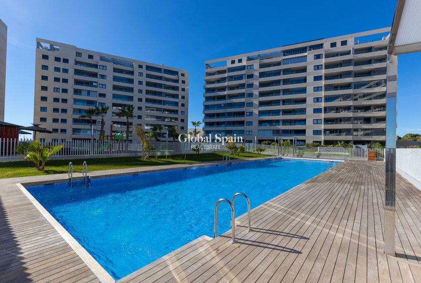 Wederverkoop - APPARTEMENT -
TORREVIEJA - Costa Blanca