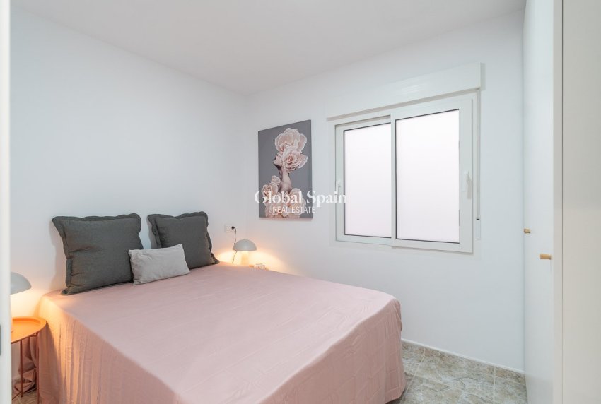 Wederverkoop - APPARTEMENT -
TORREVIEJA - Costa Blanca