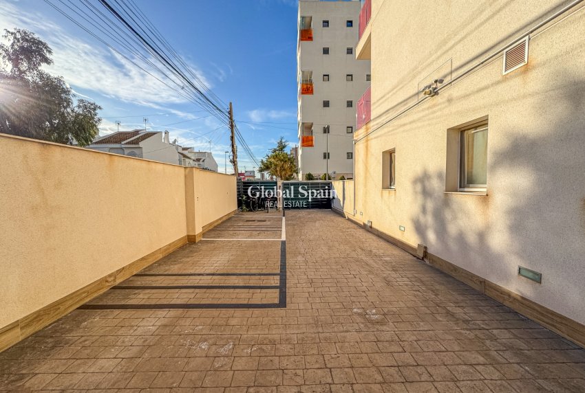 Wederverkoop - APPARTEMENT -
TORREVIEJA - Costa Blanca