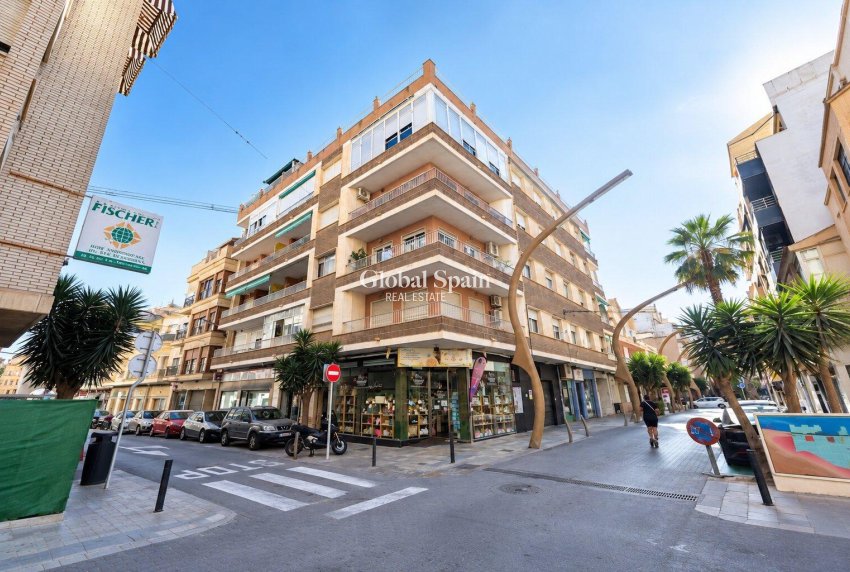 Wederverkoop - APPARTEMENT -
TORREVIEJA - Costa Blanca