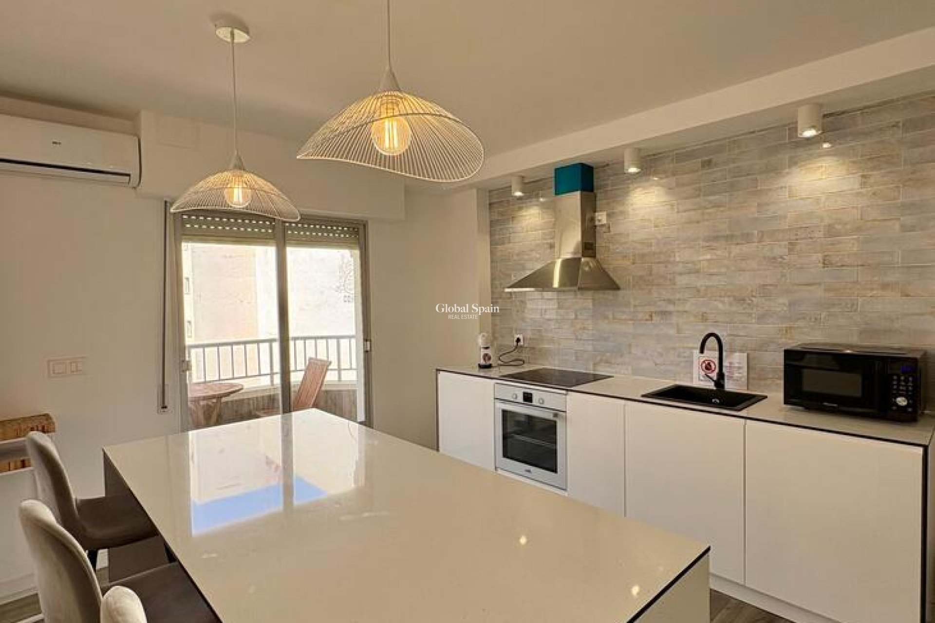 Wederverkoop - APPARTEMENT -
TORREVIEJA - Costa Blanca