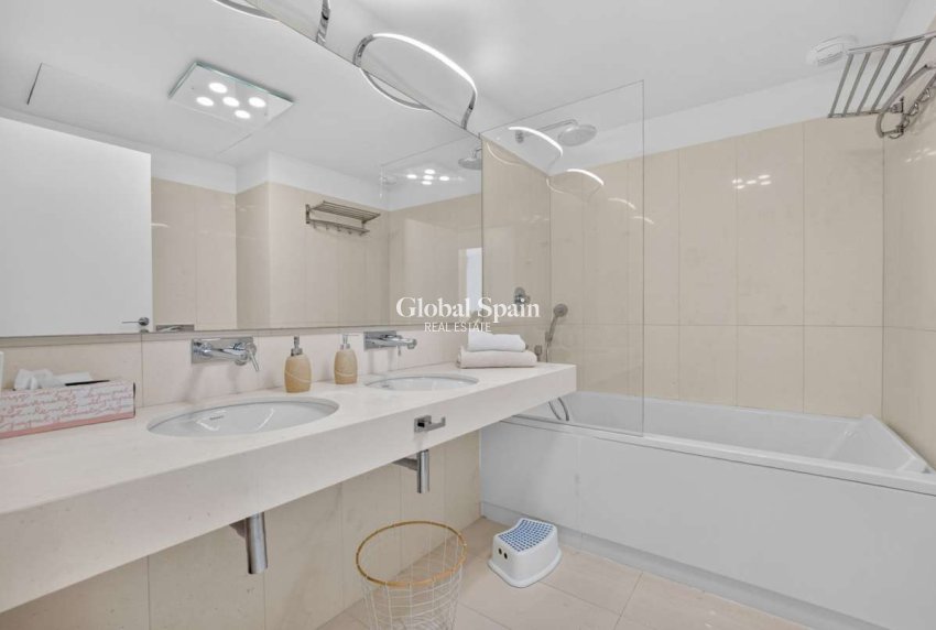 Wederverkoop - APPARTEMENT -
TORREVIEJA - Costa Blanca