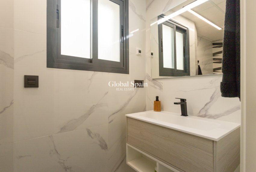 Wederverkoop - APPARTEMENT -
TORREVIEJA - Costa Blanca