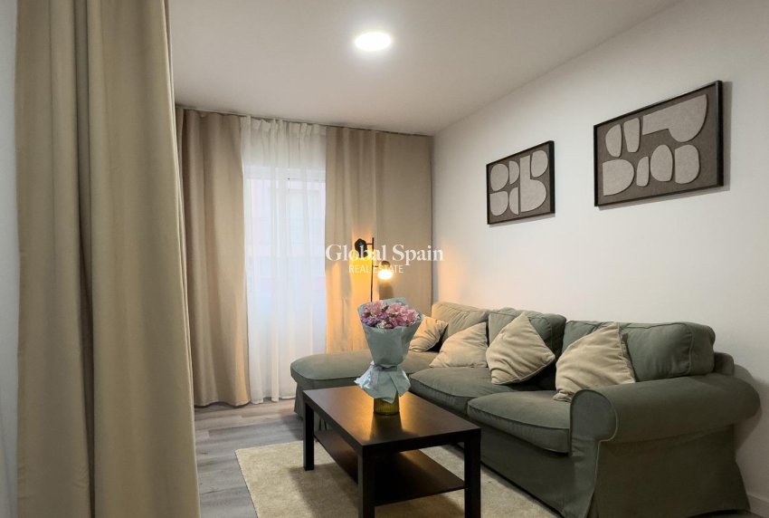 Wederverkoop - APPARTEMENT -
TORREVIEJA - Curva Del Palangre