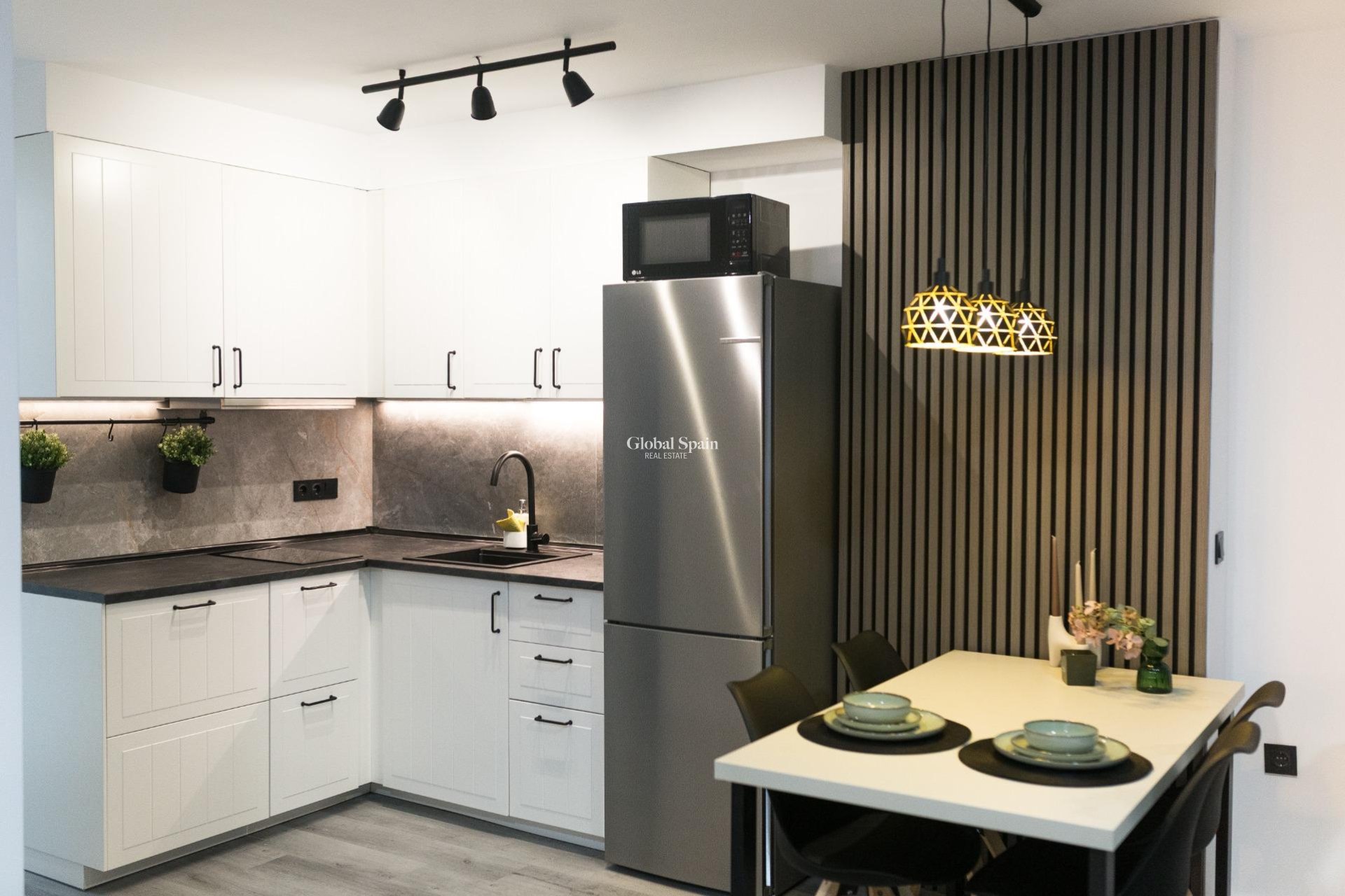 Wederverkoop - APPARTEMENT -
TORREVIEJA - Curva Del Palangre