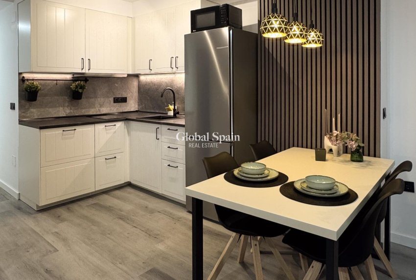 Wederverkoop - APPARTEMENT -
TORREVIEJA - Curva Del Palangre