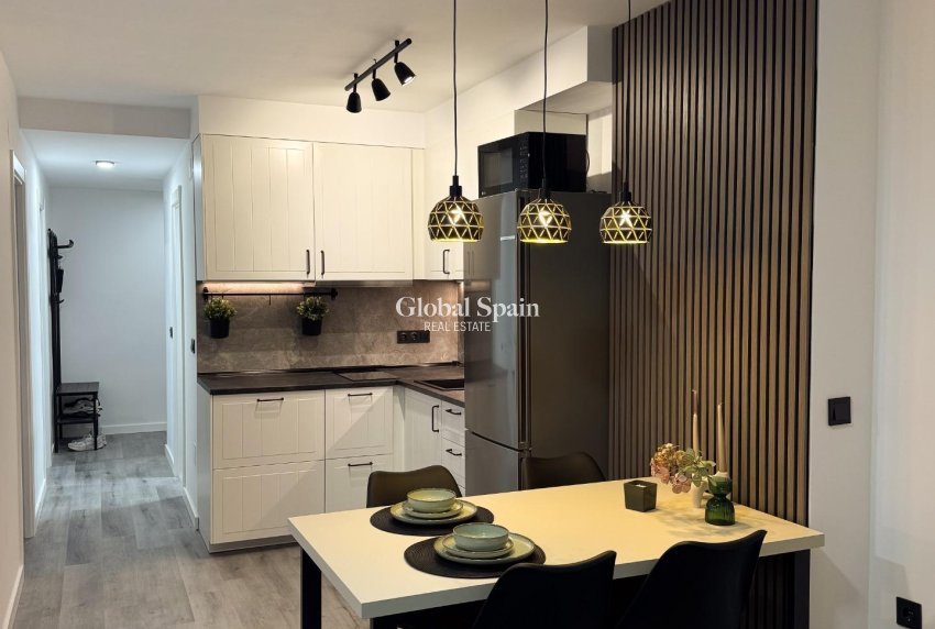 Wederverkoop - APPARTEMENT -
TORREVIEJA - Curva Del Palangre