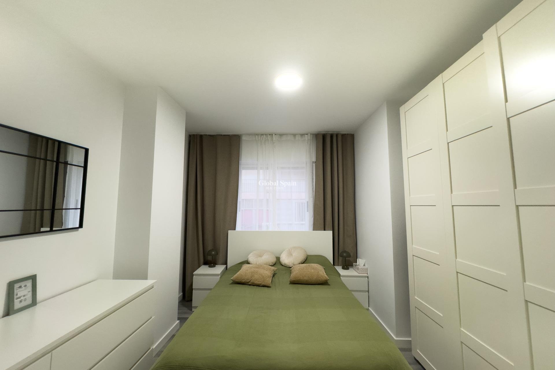 Wederverkoop - APPARTEMENT -
TORREVIEJA - Curva Del Palangre