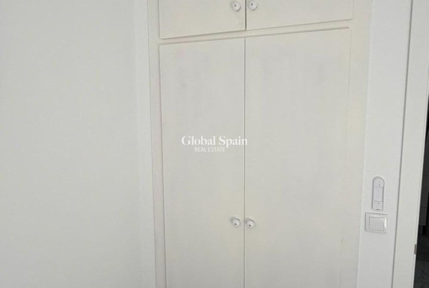 Wederverkoop - APPARTEMENT -
TORREVIEJA - Curva Del Palangre