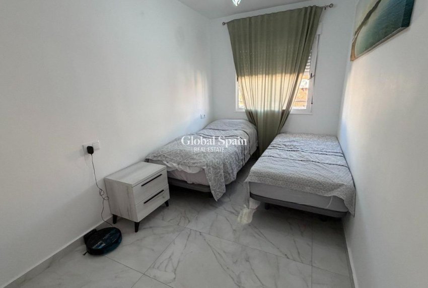 Wederverkoop - APPARTEMENT -
TORREVIEJA - Curva Del Palangre