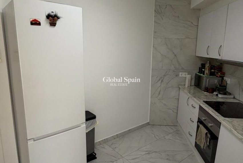 Wederverkoop - APPARTEMENT -
TORREVIEJA - Curva Del Palangre