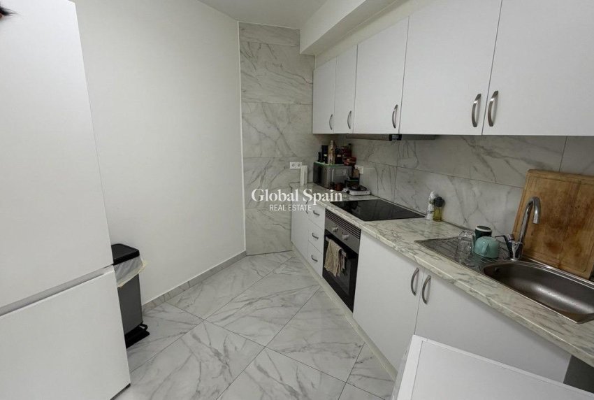 Wederverkoop - APPARTEMENT -
TORREVIEJA - Curva Del Palangre