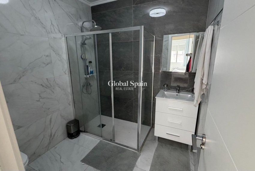 Wederverkoop - APPARTEMENT -
TORREVIEJA - Curva Del Palangre