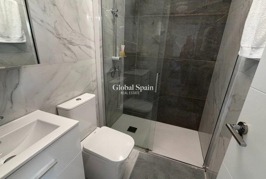 Wederverkoop - APPARTEMENT -
TORREVIEJA - Curva Del Palangre