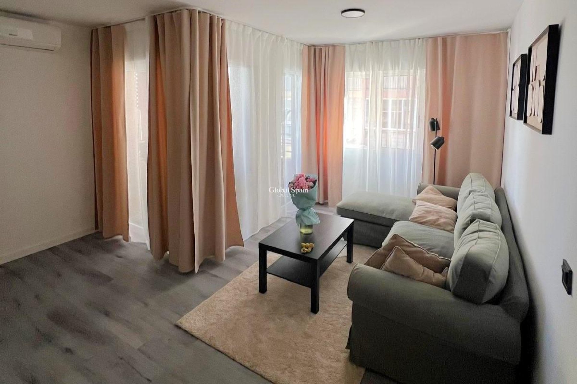 Wederverkoop - APPARTEMENT -
TORREVIEJA - Curva Del Palangre