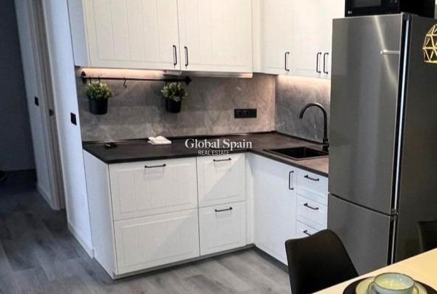 Wederverkoop - APPARTEMENT -
TORREVIEJA - Curva Del Palangre