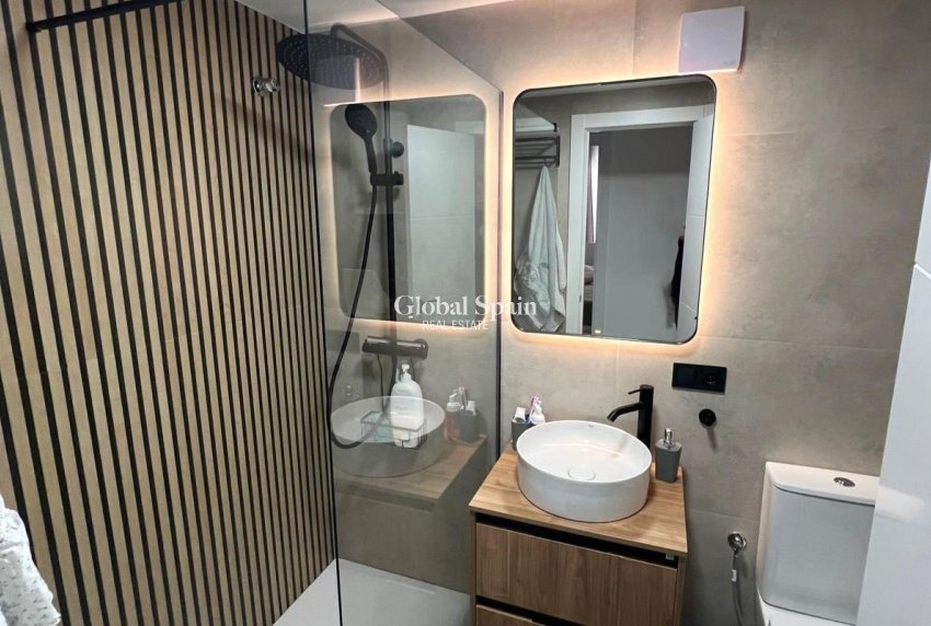 Wederverkoop - APPARTEMENT -
TORREVIEJA - Curva Del Palangre