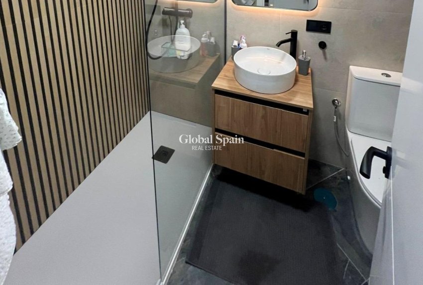 Wederverkoop - APPARTEMENT -
TORREVIEJA - Curva Del Palangre